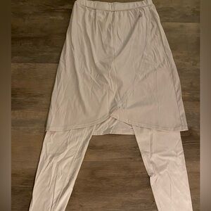 Woman’s Cream athletic skirt